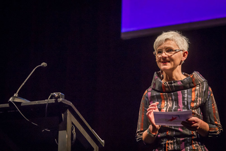 Maria Rösslhumer am Podium